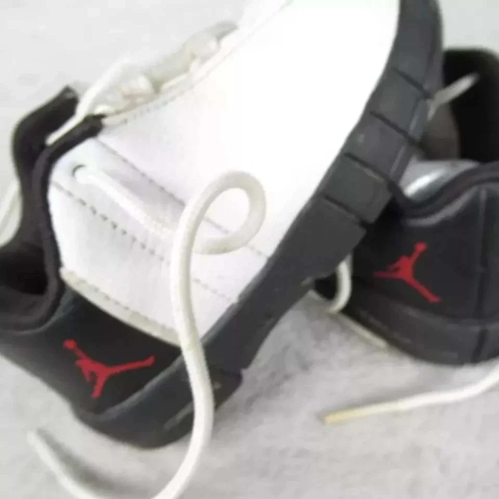 2 Pairs Jordan Sneakers Kids 5C White Gray Flight 4 TE 2 Low Basketball‎ Low Top